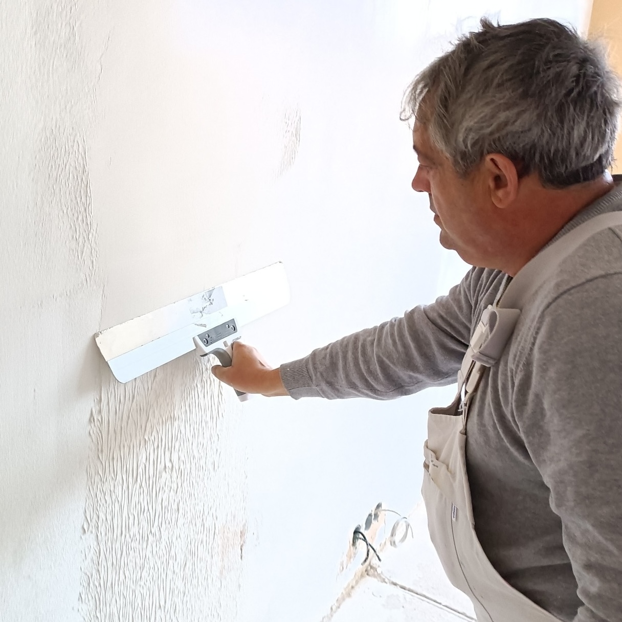 Práce, vymalování, důkaz práce a vymalování